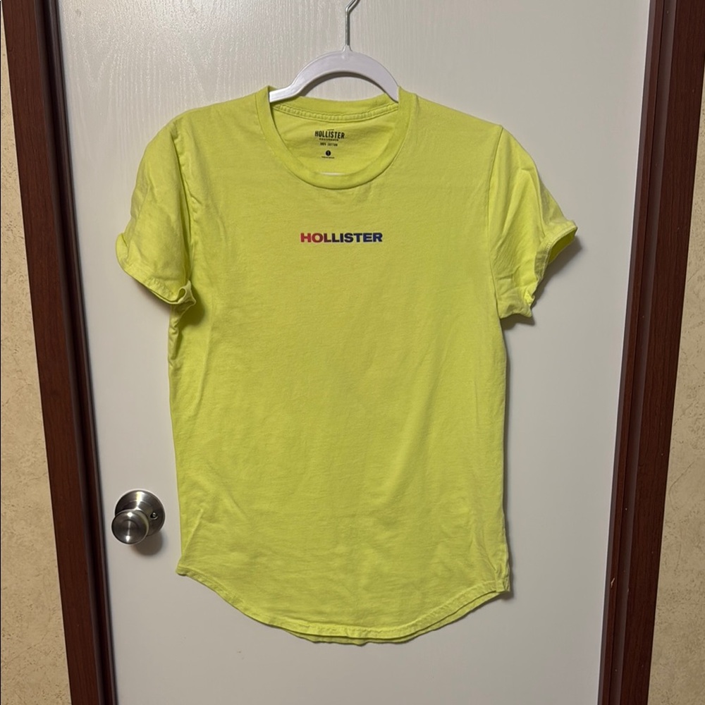 Hollister Men’s Yellow T-Shirt Size S